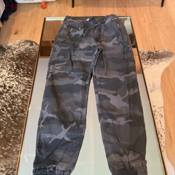 Pre-loved TNA Alex Camo Jogger Pants in Black/Grey - Size XS - Picture 4 of 4